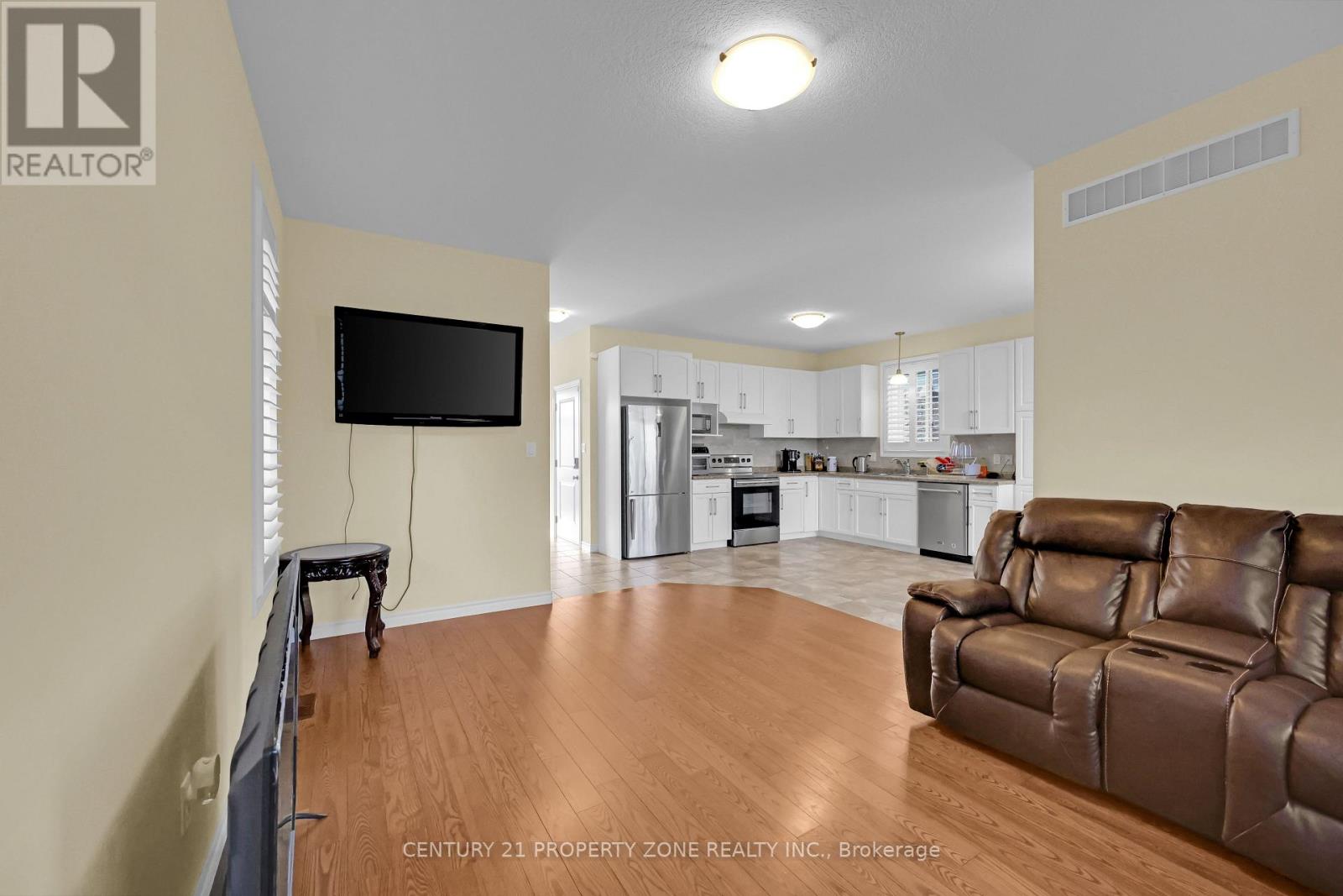 8 Chamberlain Avenue, Ingersoll, Ontario  N5C 3B3 - Photo 14 - X12363168