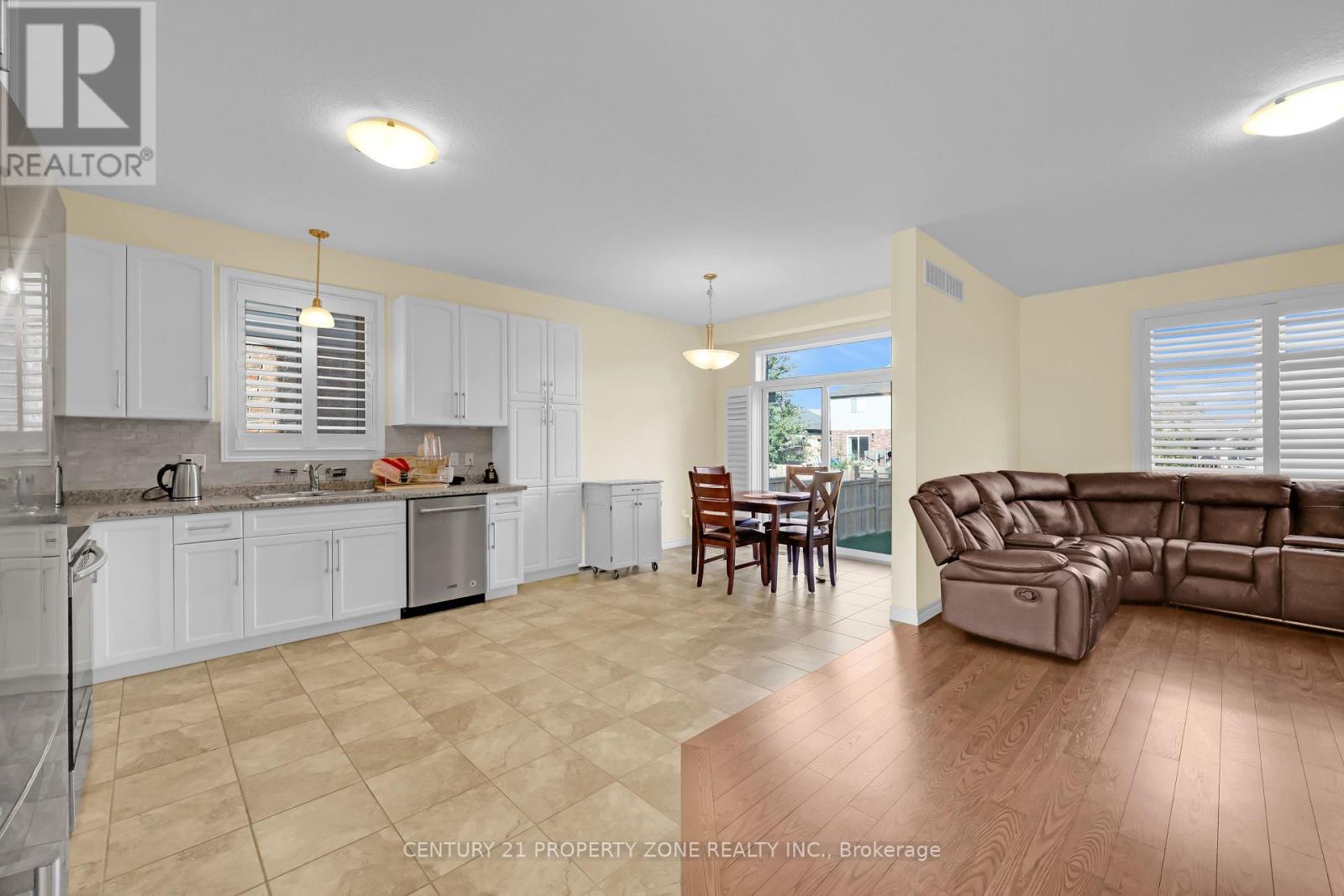 8 Chamberlain Avenue, Ingersoll, Ontario  N5C 3B3 - Photo 9 - X12363168