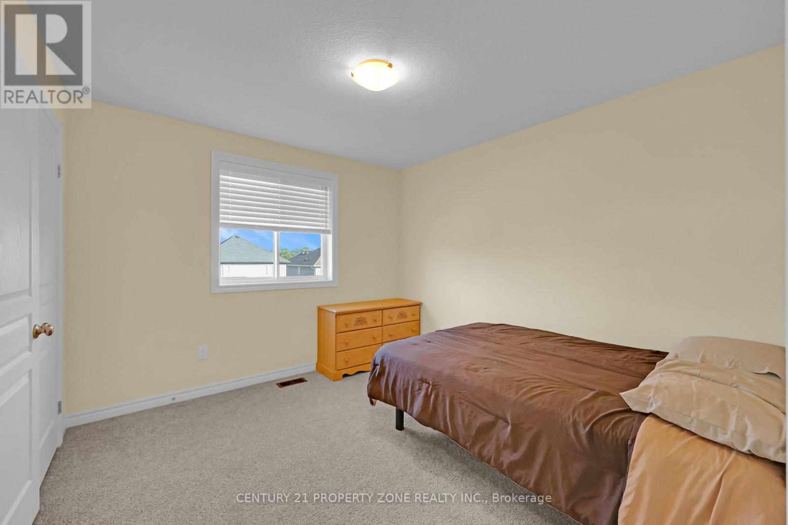 8 Chamberlain Avenue, Ingersoll, Ontario  N5C 3B3 - Photo 25 - X12363168