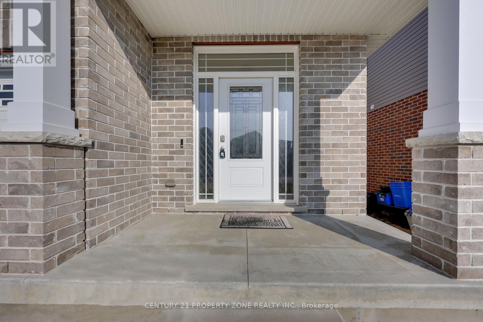 8 Chamberlain Avenue, Ingersoll, Ontario  N5C 3B3 - Photo 5 - X12363168