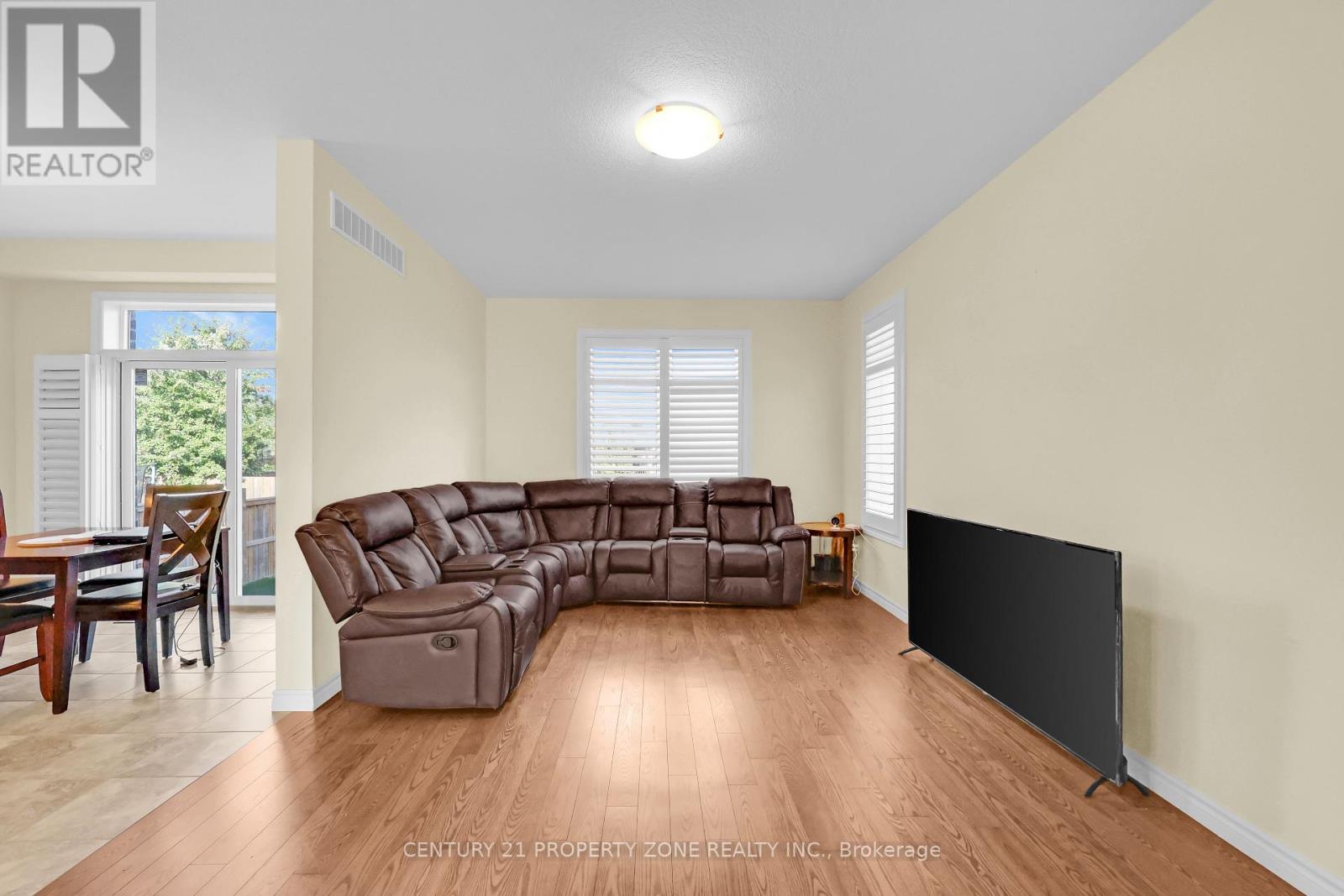 8 Chamberlain Avenue, Ingersoll, Ontario  N5C 3B3 - Photo 11 - X12363168