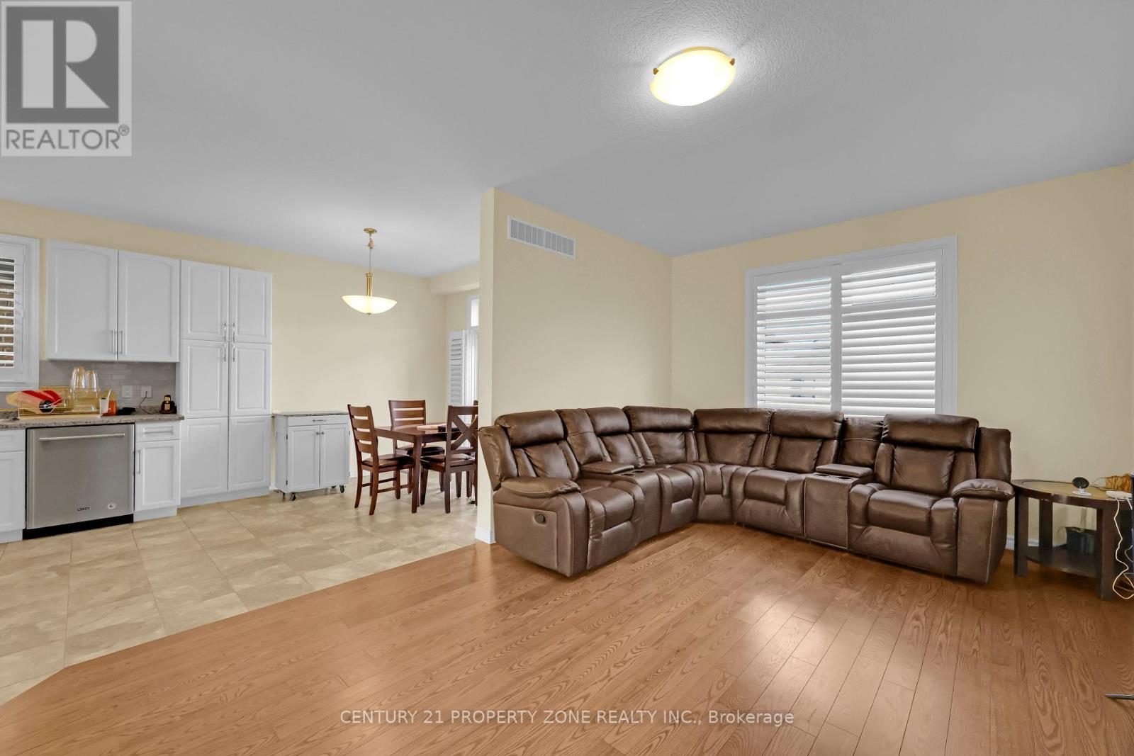 8 Chamberlain Avenue, Ingersoll, Ontario  N5C 3B3 - Photo 12 - X12363168