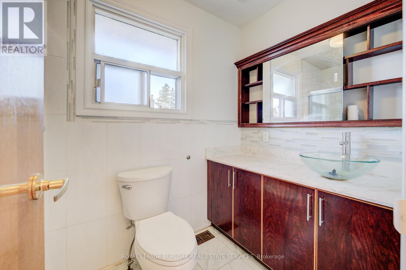 37 Hucknall Road, Toronto, Ontario  M3J 1V7 - Photo 17 - W12298500