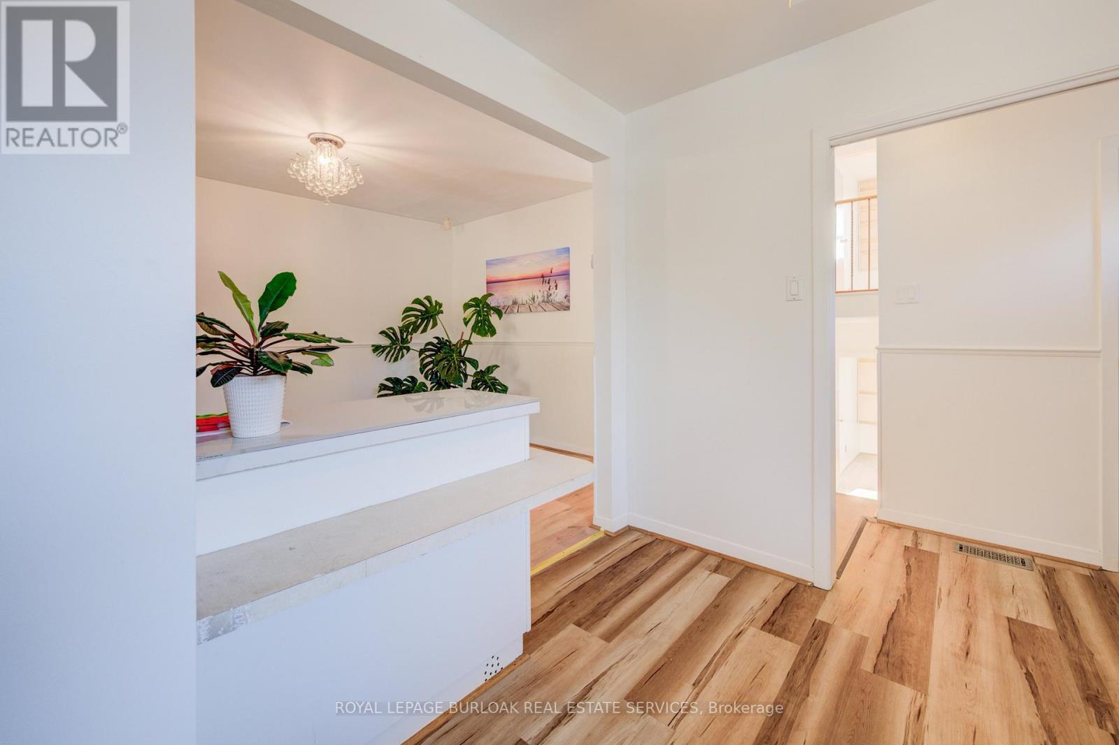 37 Hucknall Road, Toronto, Ontario  M3J 1V7 - Photo 10 - W12298500
