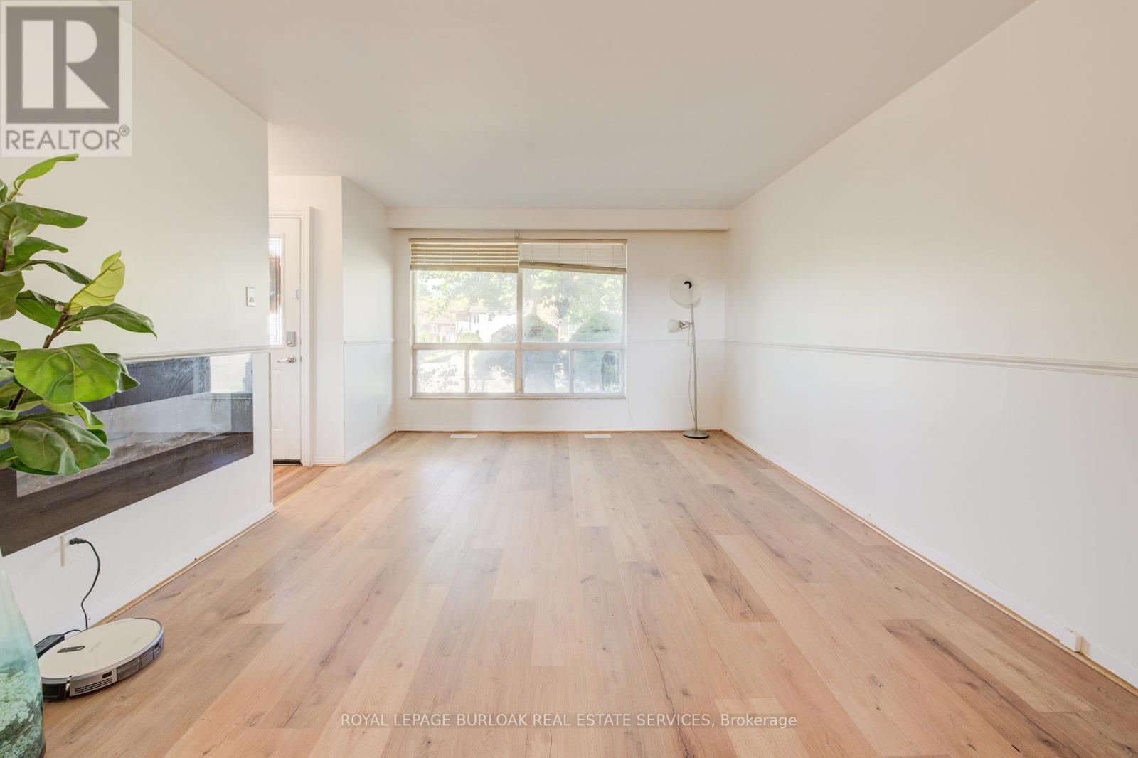 37 Hucknall Road, Toronto, Ontario  M3J 1V7 - Photo 11 - W12298500