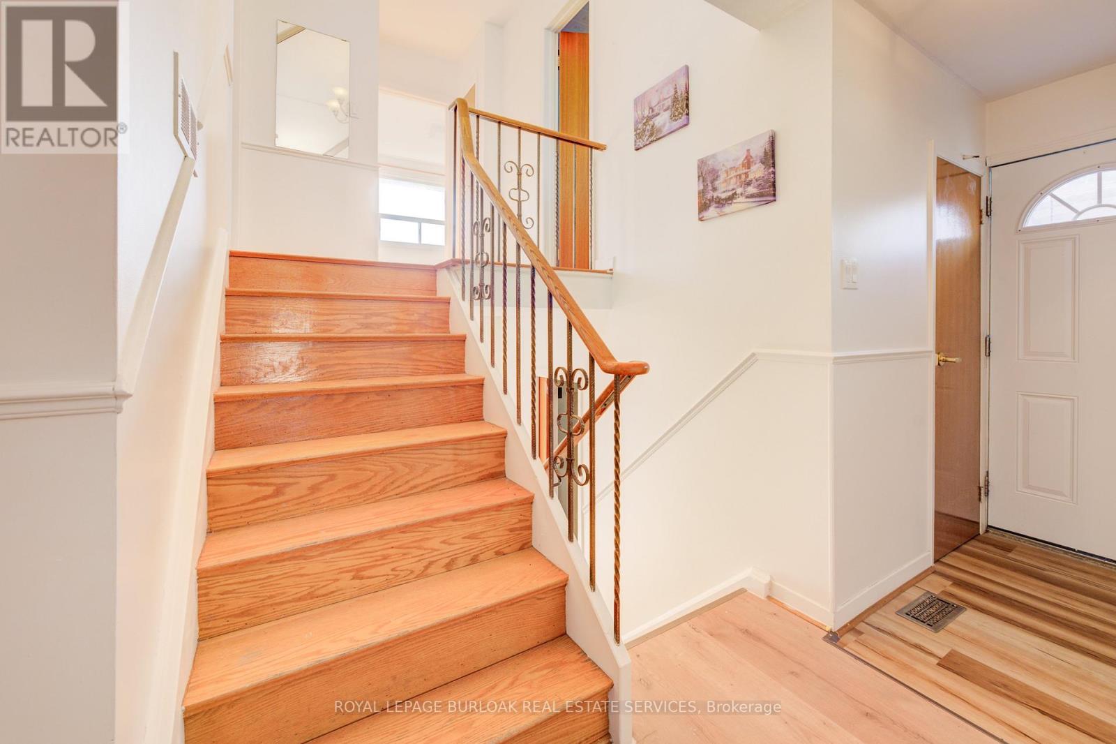 37 Hucknall Road, Toronto, Ontario  M3J 1V7 - Photo 14 - W12298500