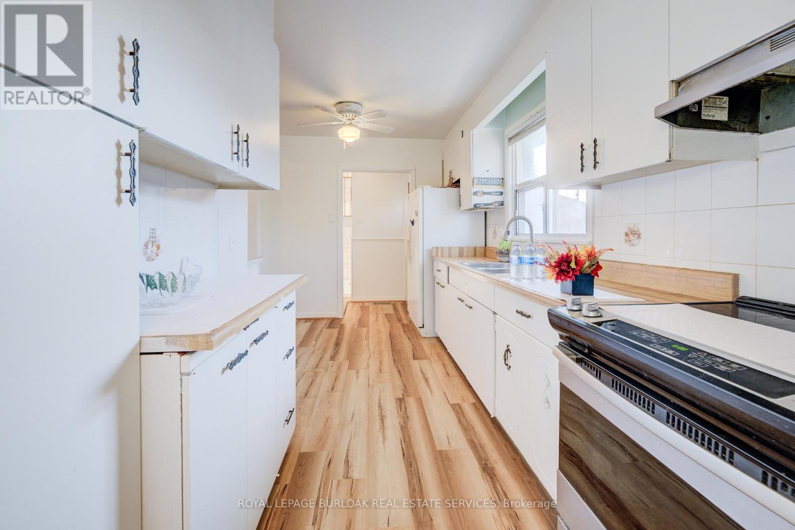 37 Hucknall Road, Toronto, Ontario  M3J 1V7 - Photo 8 - W12298500