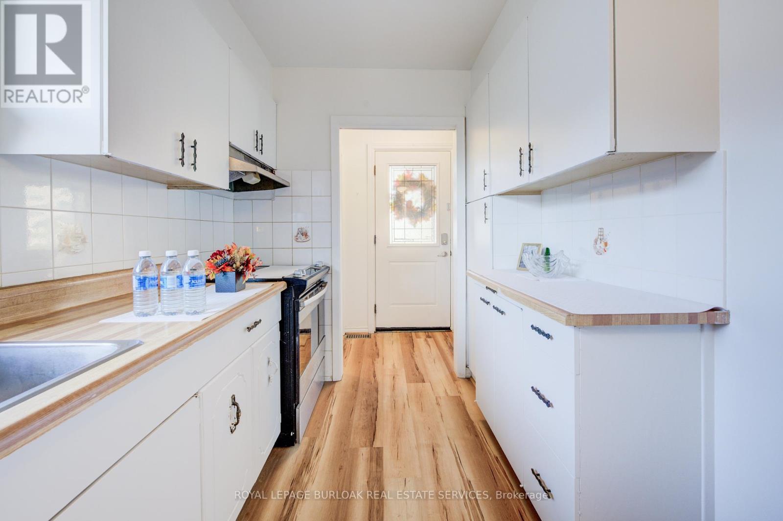 37 Hucknall Road, Toronto, Ontario  M3J 1V7 - Photo 7 - W12298500