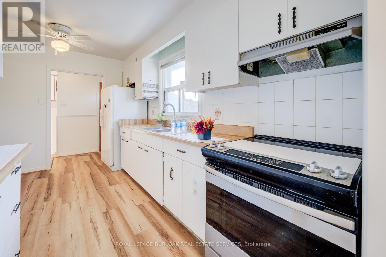 37 Hucknall Road, Toronto, Ontario  M3J 1V7 - Photo 9 - W12298500
