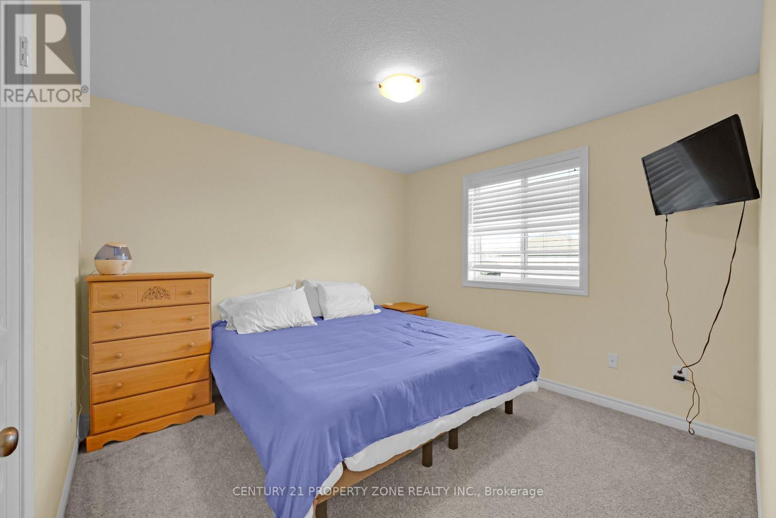 8 Chamberlain Avenue, Ingersoll, Ontario  N5C 3B3 - Photo 27 - X12363168