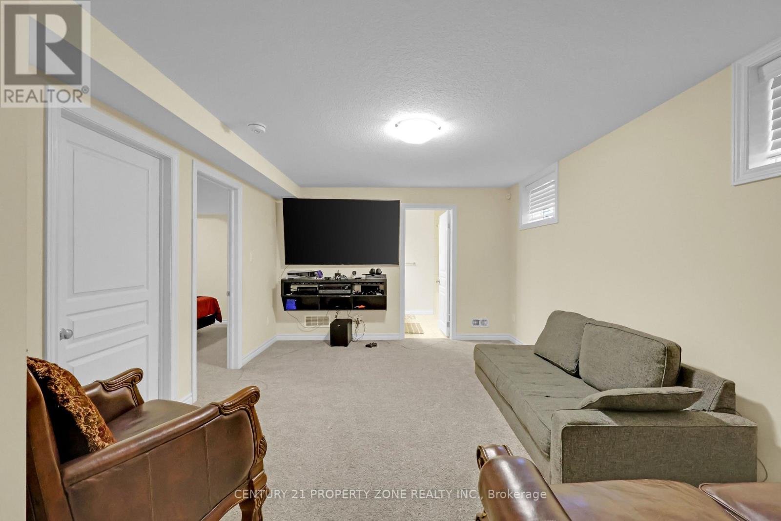 8 Chamberlain Avenue, Ingersoll, Ontario  N5C 3B3 - Photo 34 - X12363168