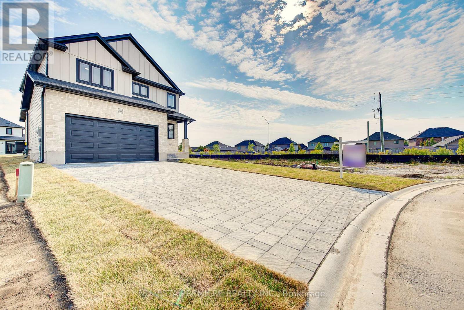 157 Holloway Trail, Middlesex Centre, Ontario  N0M 2A0 - Photo 3 - X12346103
