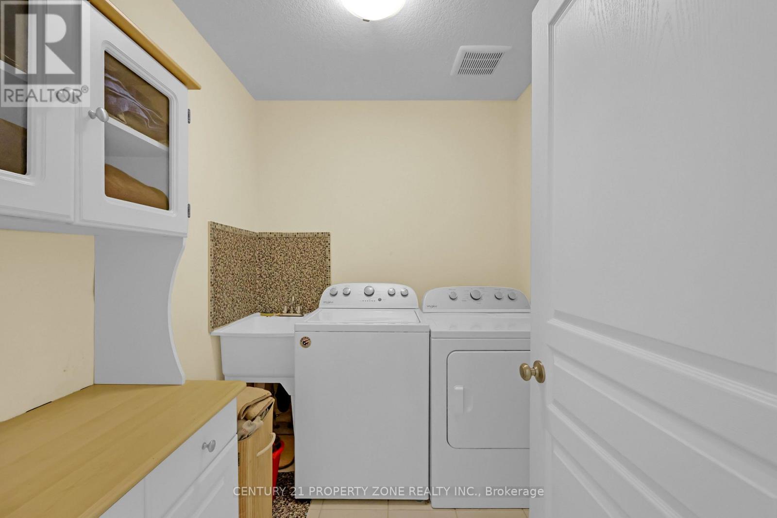 8 Chamberlain Avenue, Ingersoll, Ontario  N5C 3B3 - Photo 23 - X12363168