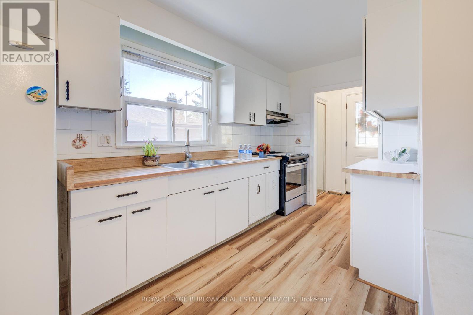 37 Hucknall Road, Toronto, Ontario  M3J 1V7 - Photo 6 - W12298500