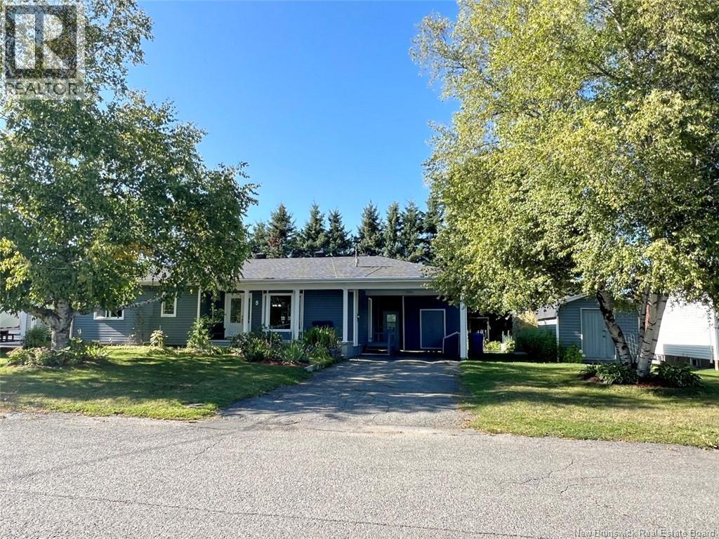 8 Léonard Street, Saint-Jacques, New Brunswick