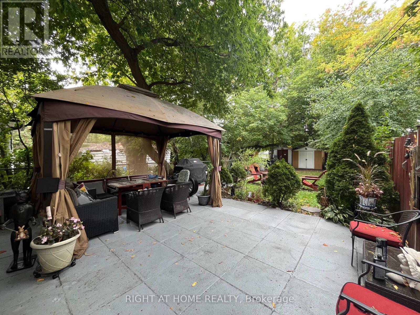 218 South Woodrow Boulevard, Toronto, Ontario  M1N 3L9 - Photo 13 - E12404367
