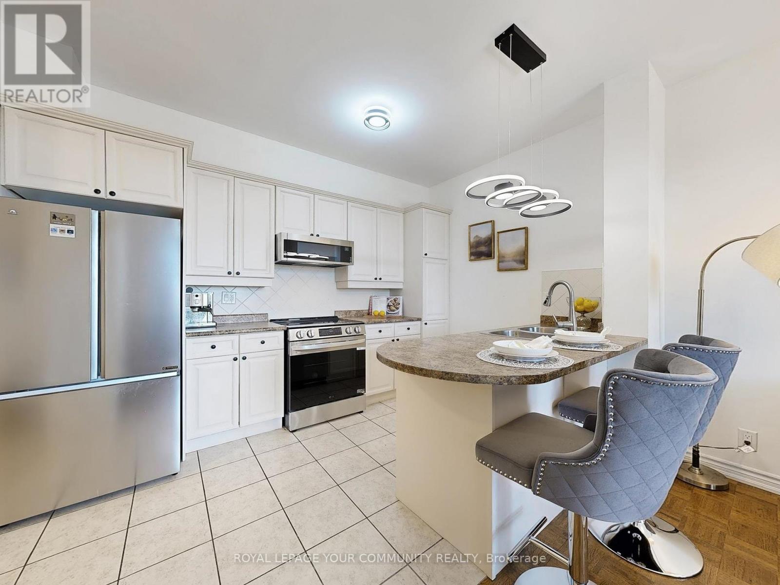 220 - 9519 Keele Street, Vaughan, Ontario  L6A 4A2 - Photo 11 - N12404993