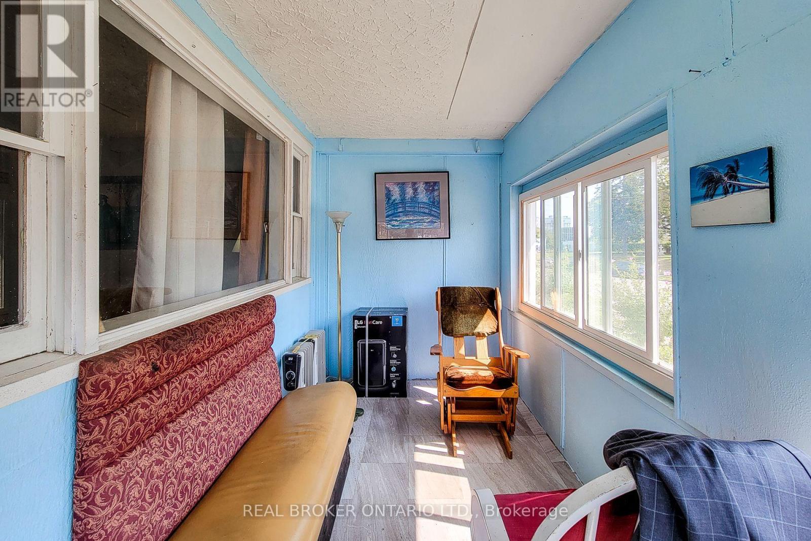 5685 Robinson Street, Niagara Falls, Ontario  L2G 2B1 - Photo 4 - X12397289