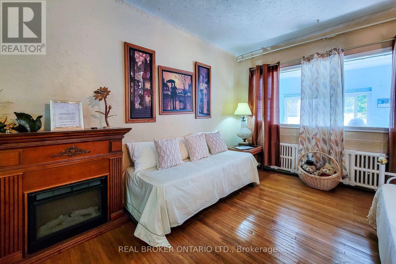 5685 Robinson Street, Niagara Falls, Ontario  L2G 2B1 - Photo 7 - X12397289