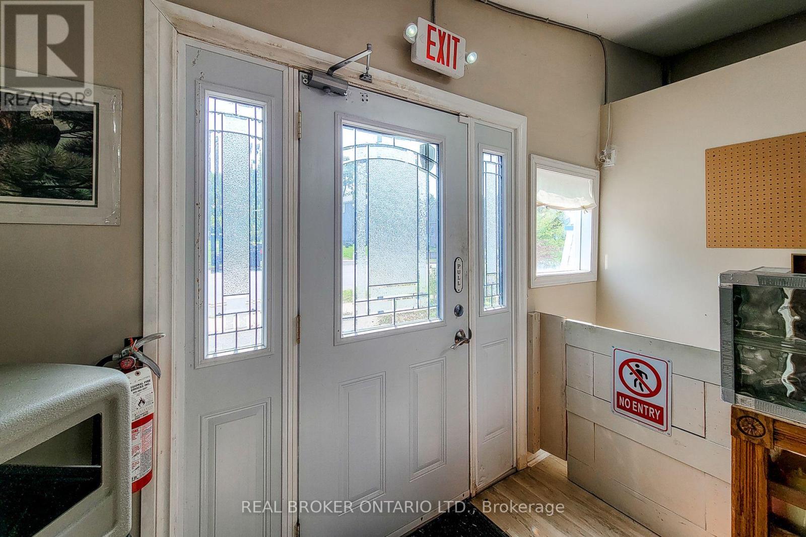 5685 Robinson Street, Niagara Falls, Ontario  L2G 2B1 - Photo 34 - X12397289