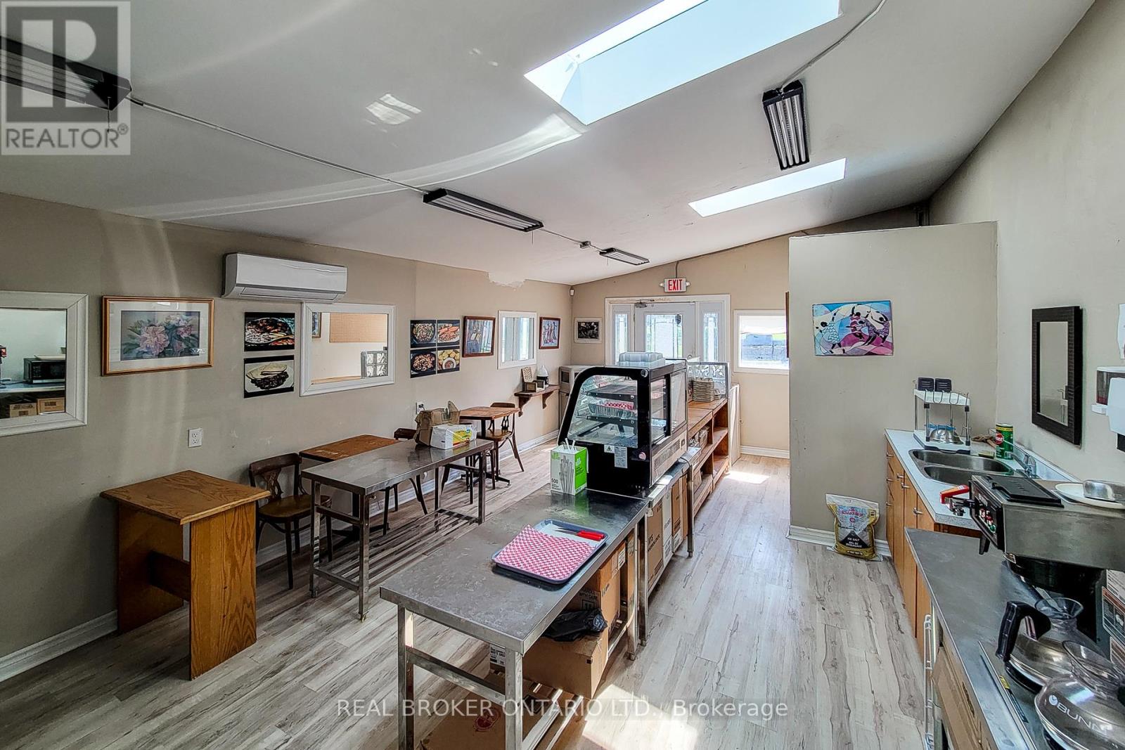 5685 Robinson Street, Niagara Falls, Ontario  L2G 2B1 - Photo 35 - X12397289