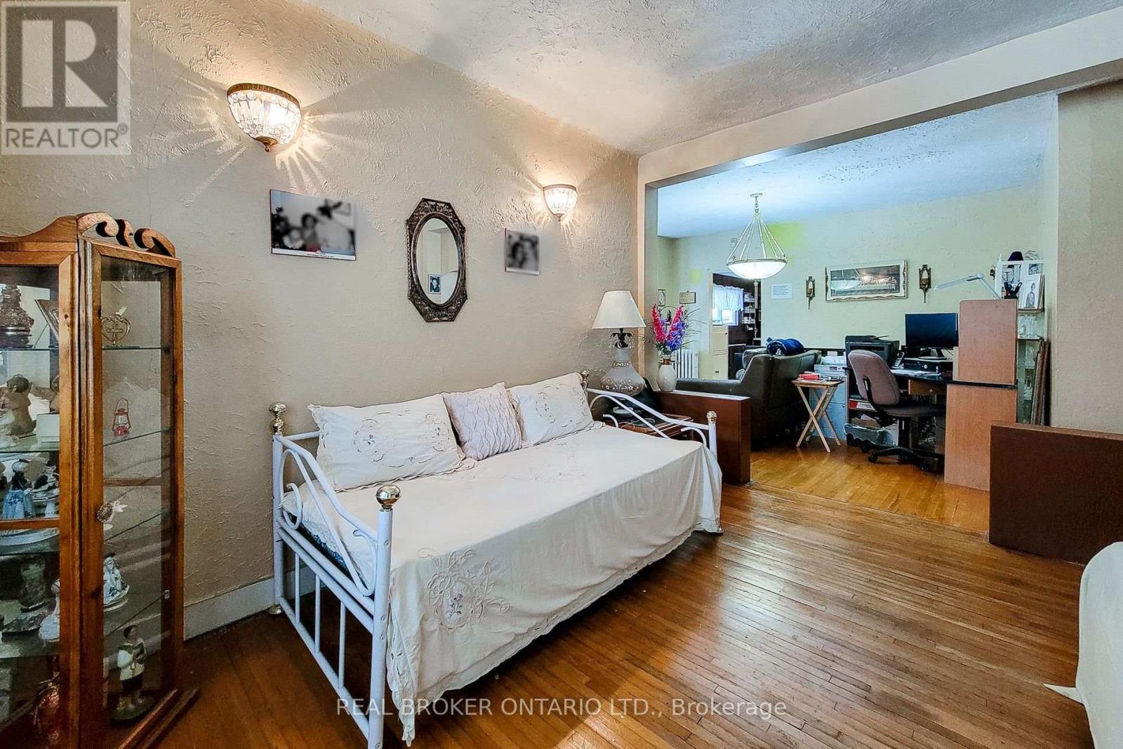 5685 Robinson Street, Niagara Falls, Ontario  L2G 2B1 - Photo 9 - X12397289