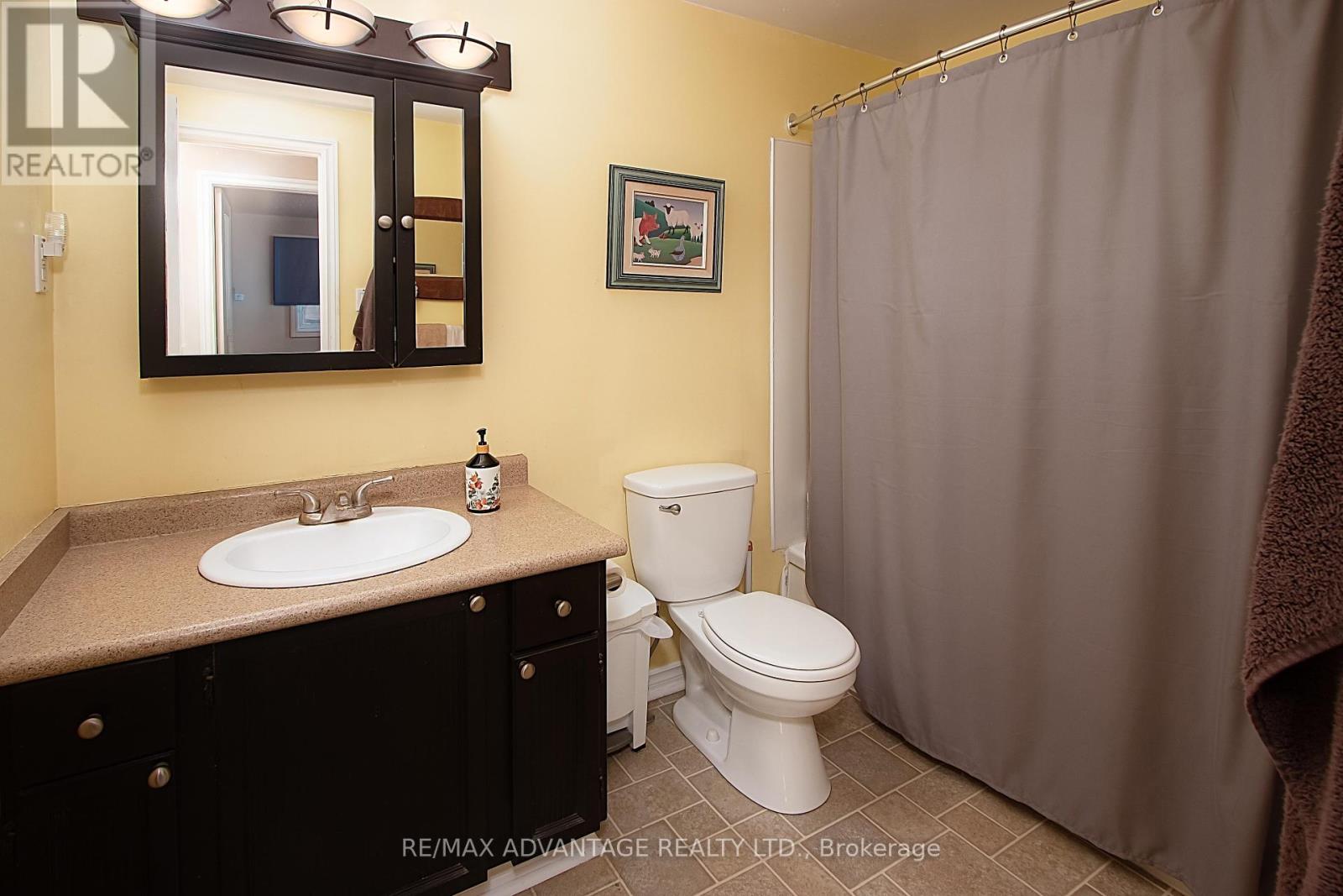 126 Olympic Crescent, London North, Ontario  N6G 3P7 - Photo 25 - X12405921