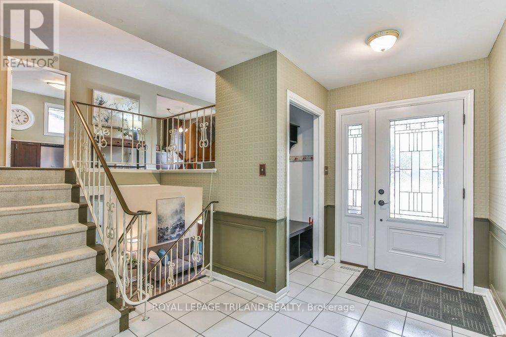 41 Fox Mill Court, London South, Ontario  N6J 2B7 - Photo 4 - X12405931