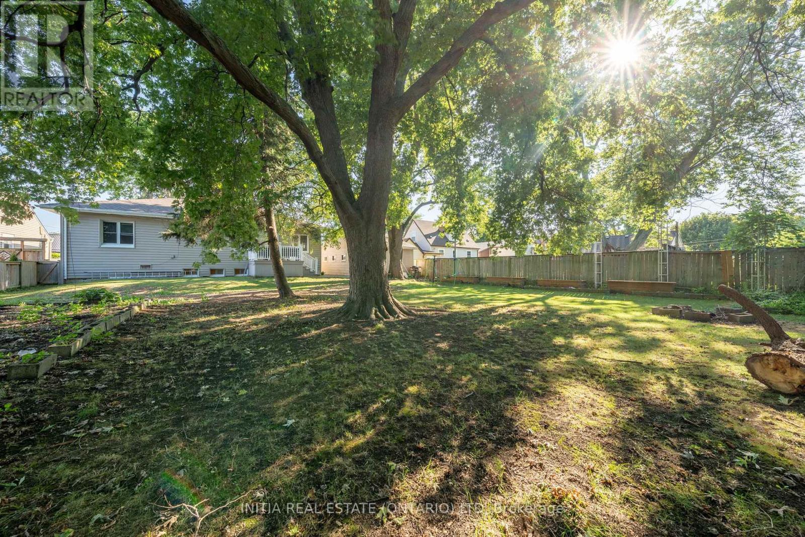 730 Talfourd Street, Sarnia, Ontario  N7T 1R9 - Photo 24 - X12405983