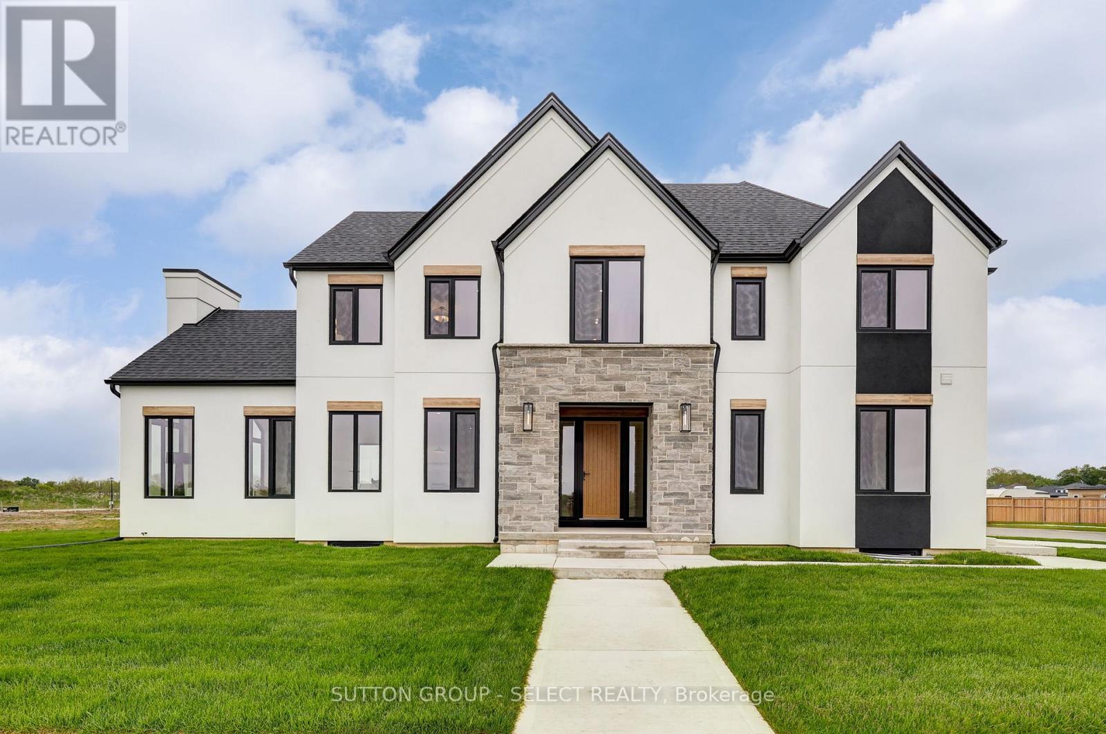 2 FIVE STAKES STREET, Southwold, Ontario