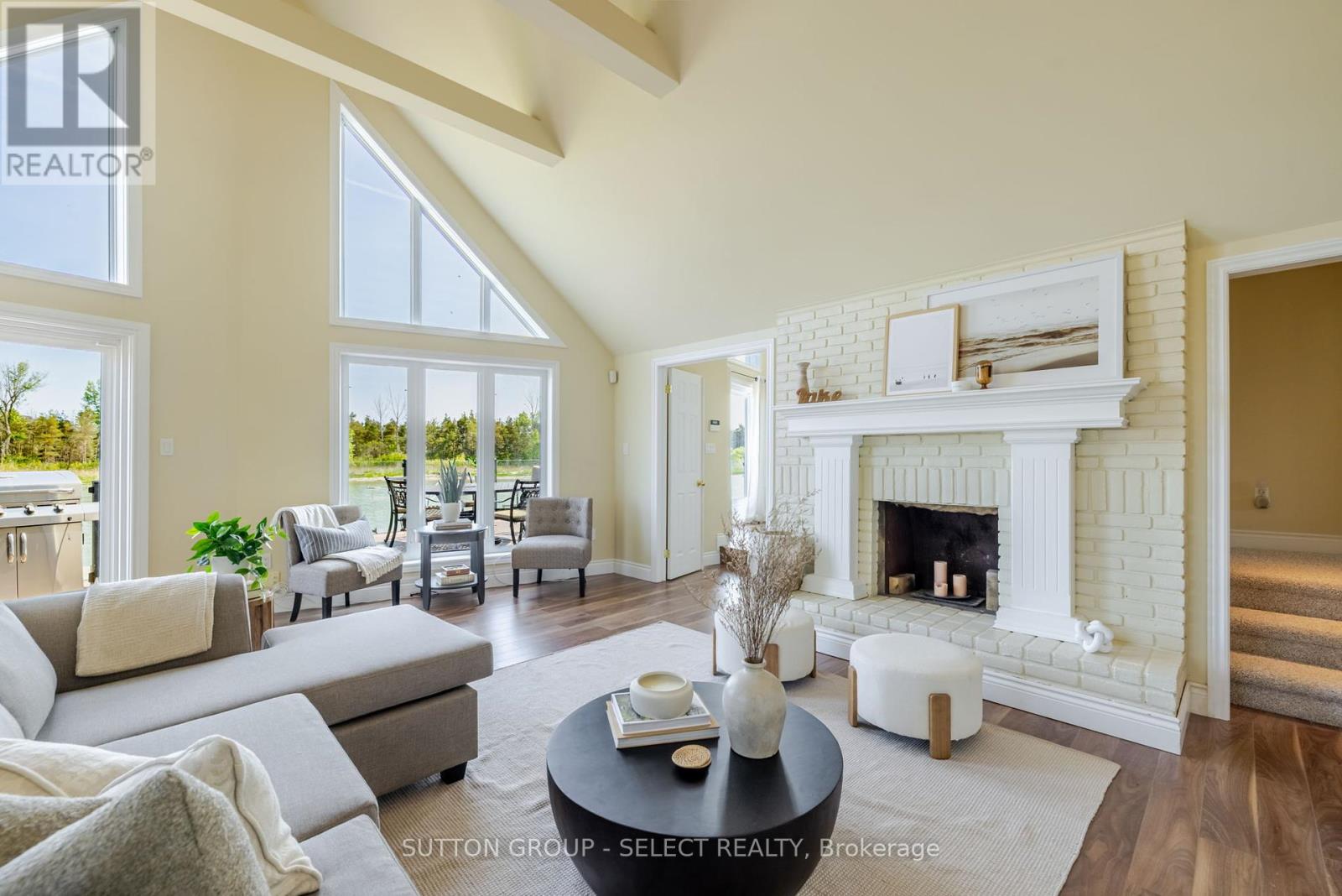 7474 Riverside Drive, Lambton Shores, Ontario  N0M 2L0 - Photo 11 - X12406112