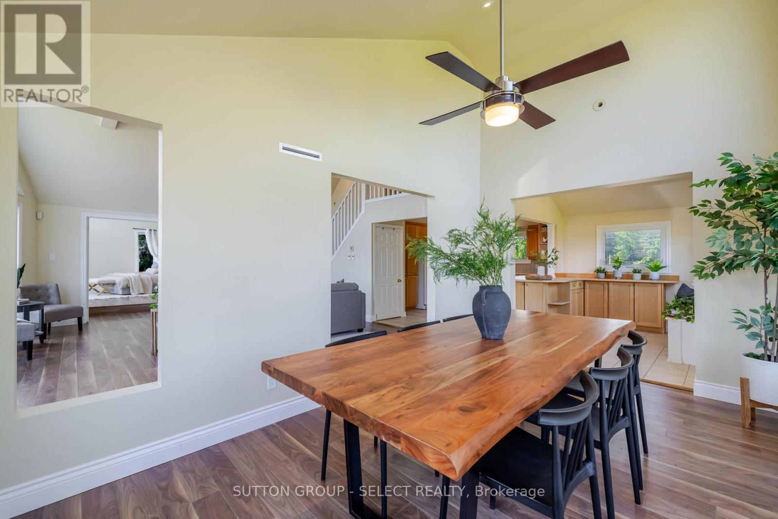 7474 Riverside Drive, Lambton Shores, Ontario  N0M 2L0 - Photo 14 - X12406112