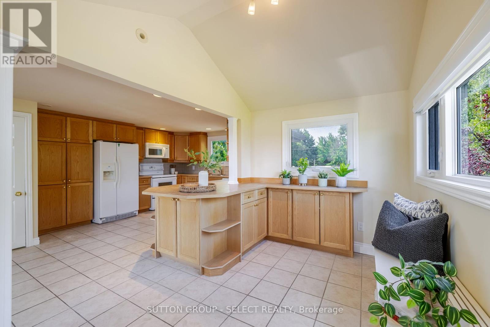 7474 Riverside Drive, Lambton Shores, Ontario  N0M 2L0 - Photo 15 - X12406112