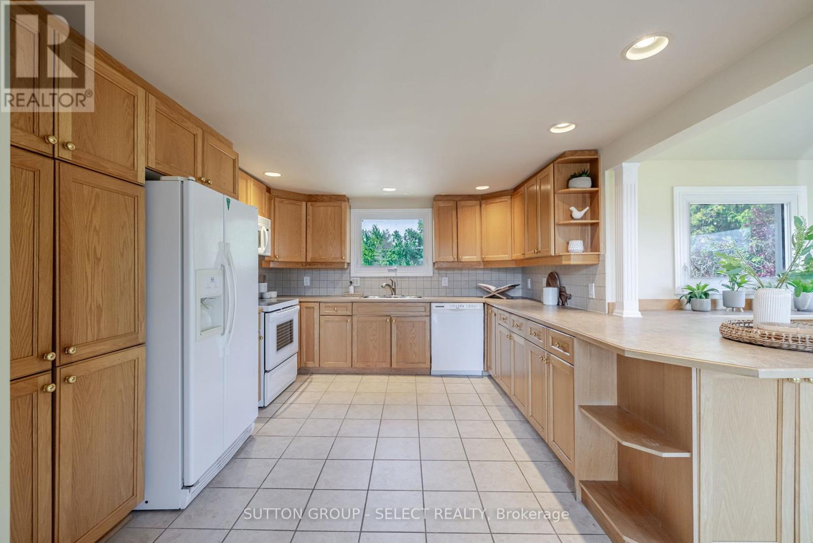 7474 Riverside Drive, Lambton Shores, Ontario  N0M 2L0 - Photo 16 - X12406112