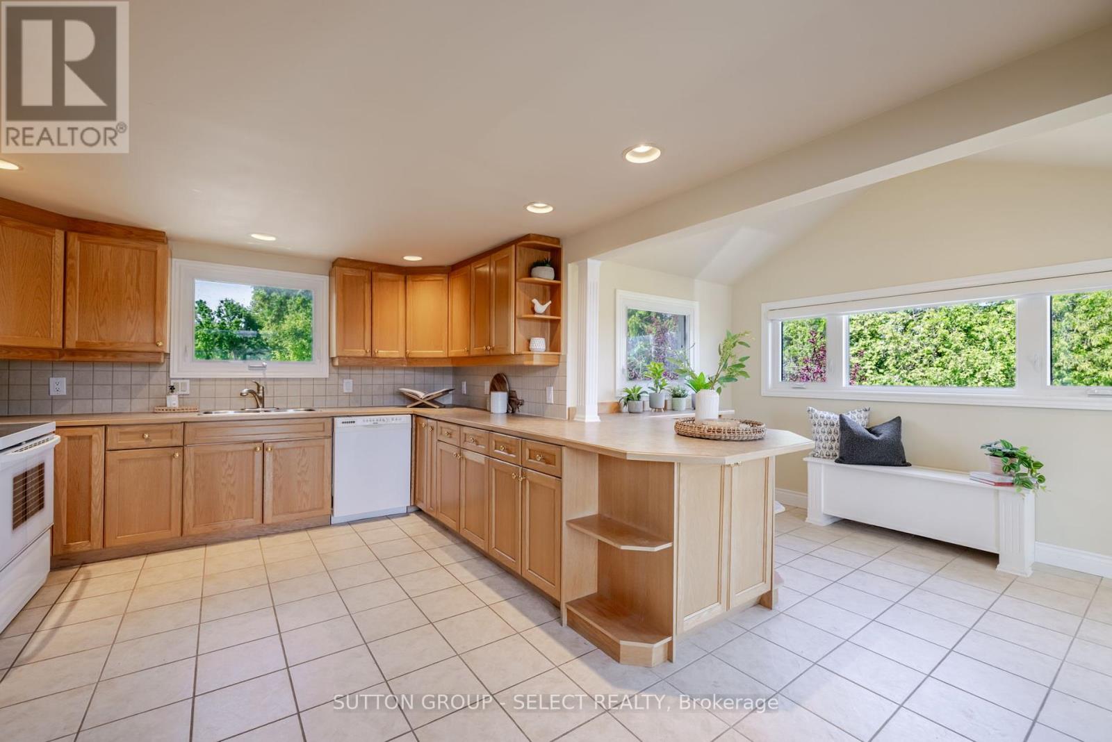 7474 Riverside Drive, Lambton Shores, Ontario  N0M 2L0 - Photo 17 - X12406112