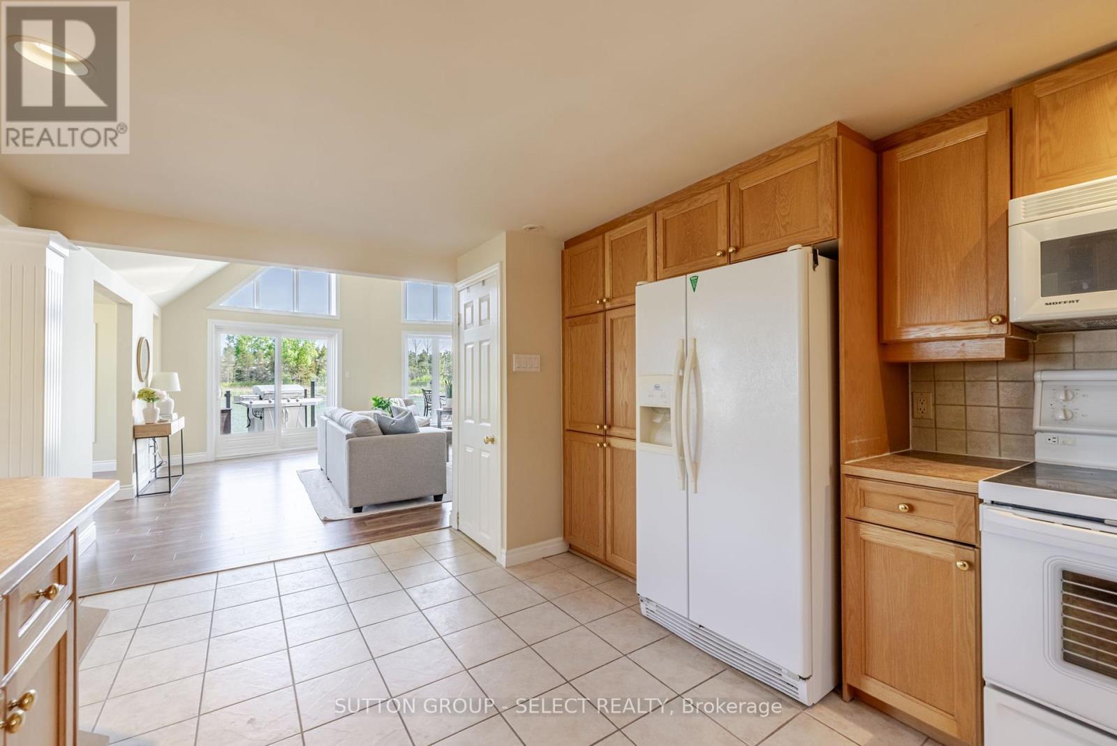 7474 Riverside Drive, Lambton Shores, Ontario  N0M 2L0 - Photo 18 - X12406112