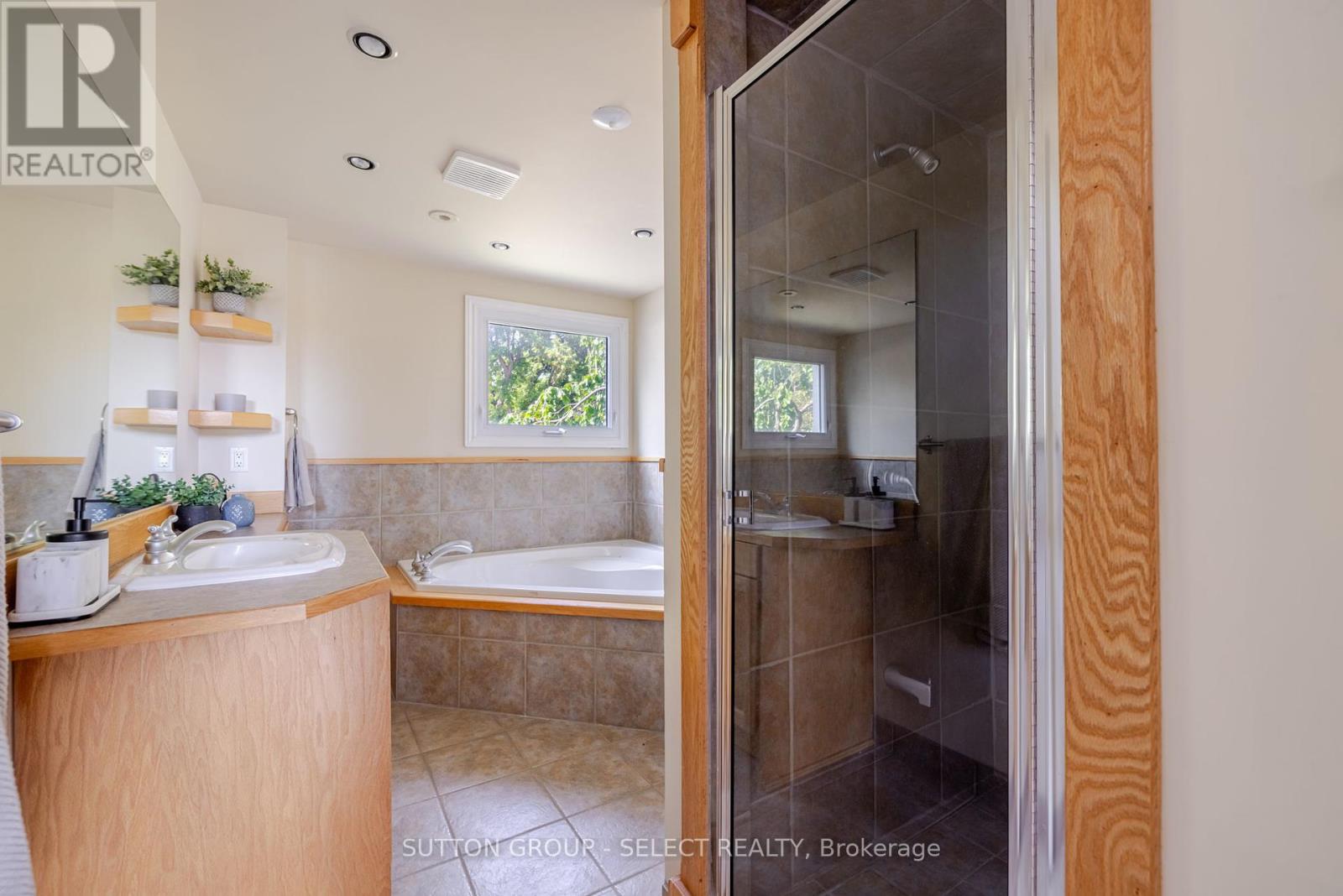 7474 Riverside Drive, Lambton Shores, Ontario  N0M 2L0 - Photo 25 - X12406112