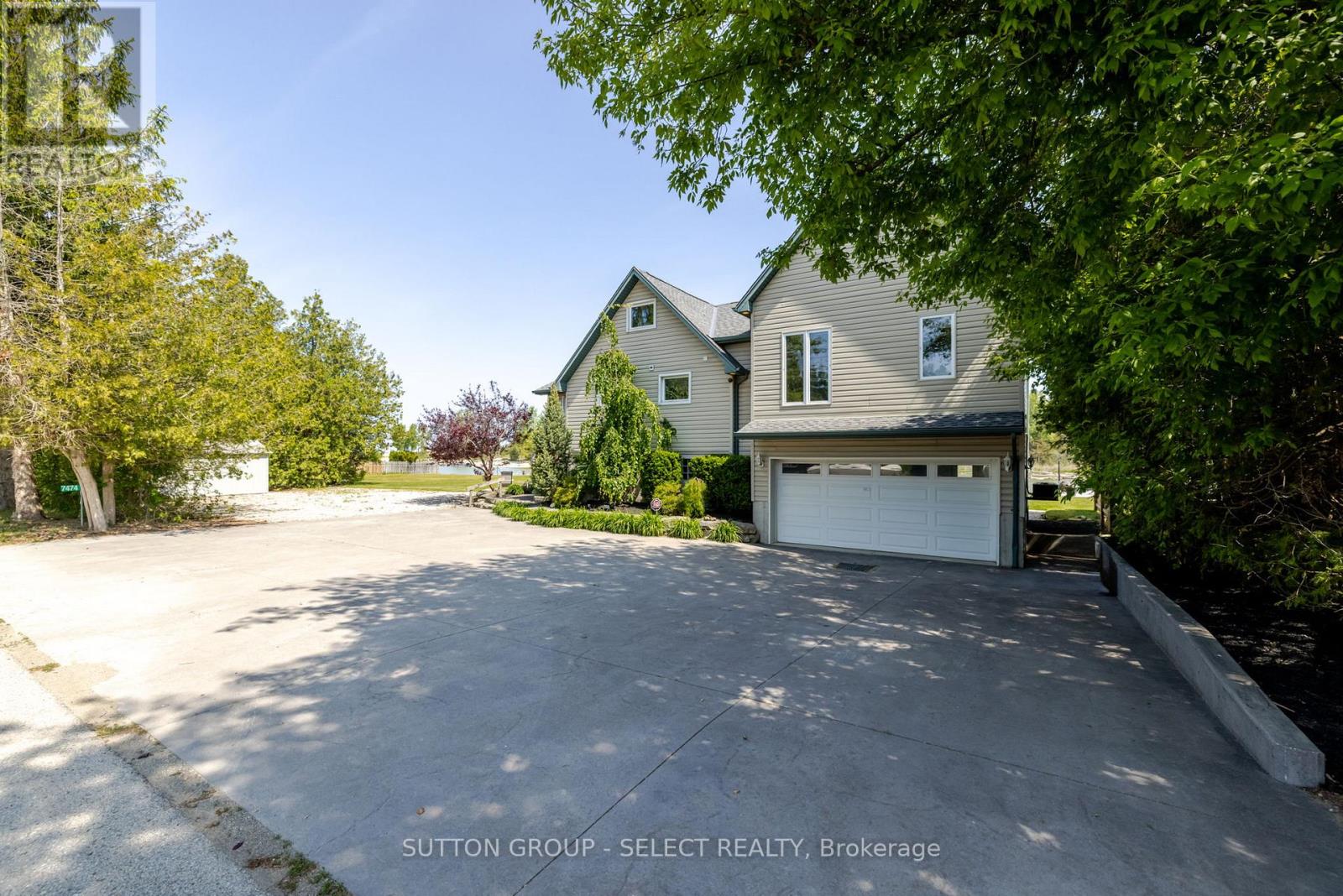 7474 Riverside Drive, Lambton Shores, Ontario  N0M 2L0 - Photo 4 - X12406112