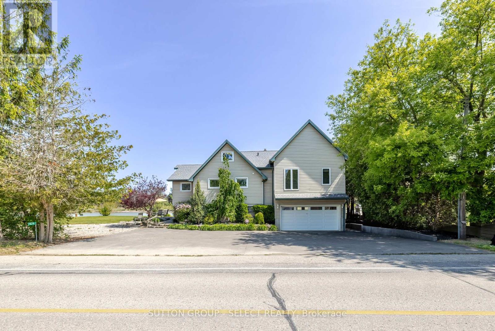 7474 Riverside Drive, Lambton Shores, Ontario  N0M 2L0 - Photo 5 - X12406112