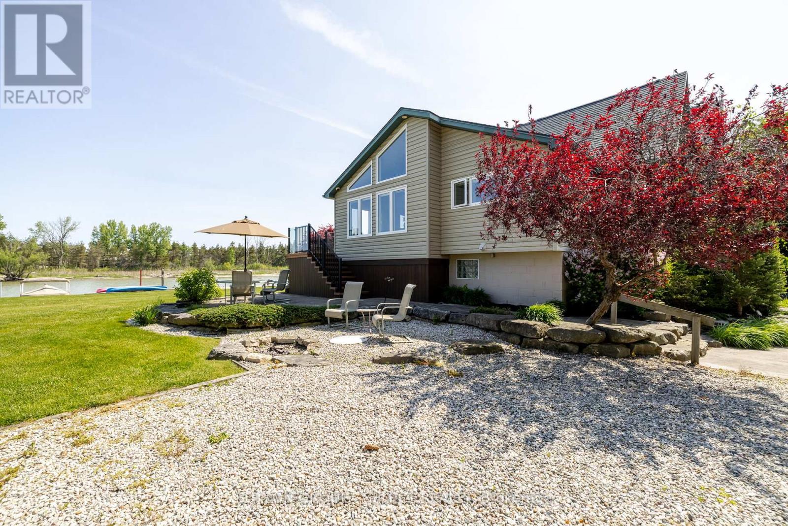 7474 Riverside Drive, Lambton Shores, Ontario  N0M 2L0 - Photo 6 - X12406112