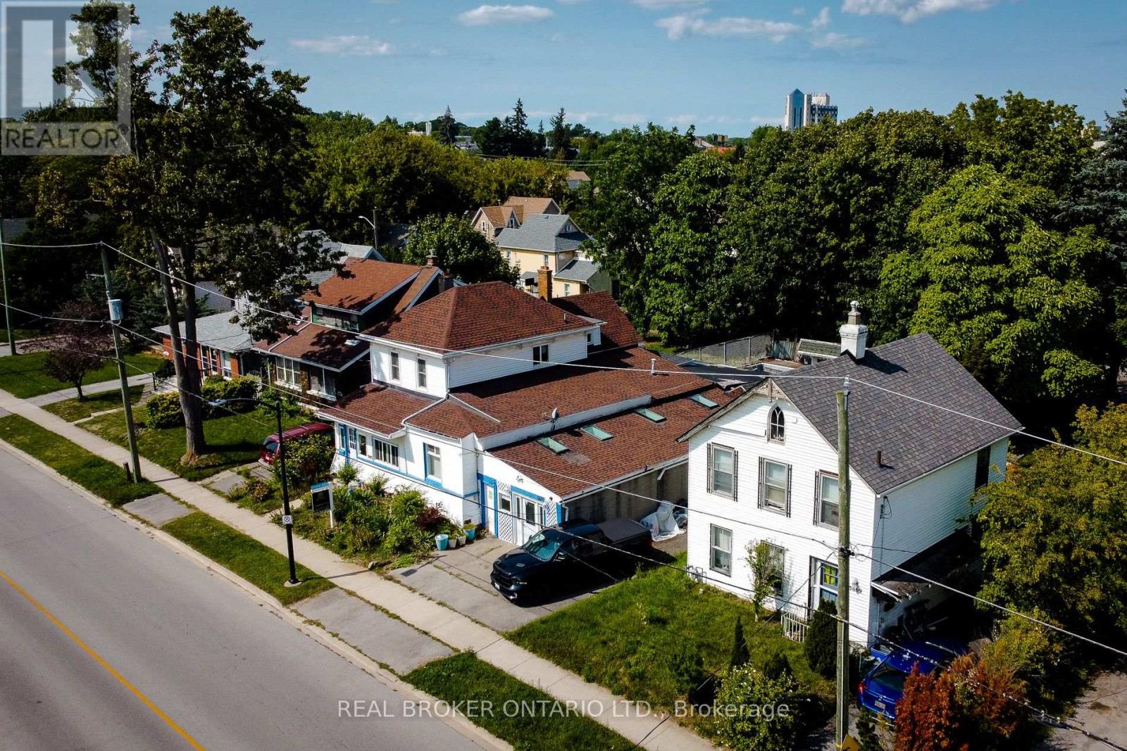 5685 Robinson Street, Niagara Falls, Ontario  L2G 2B1 - Photo 3 - X12397289