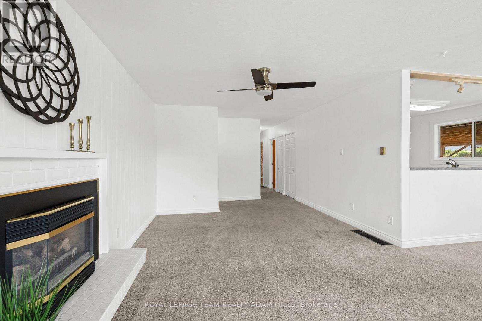 3 Domus Crescent, Ottawa, Ontario  K2H 6A3 - Photo 7 - X12405923