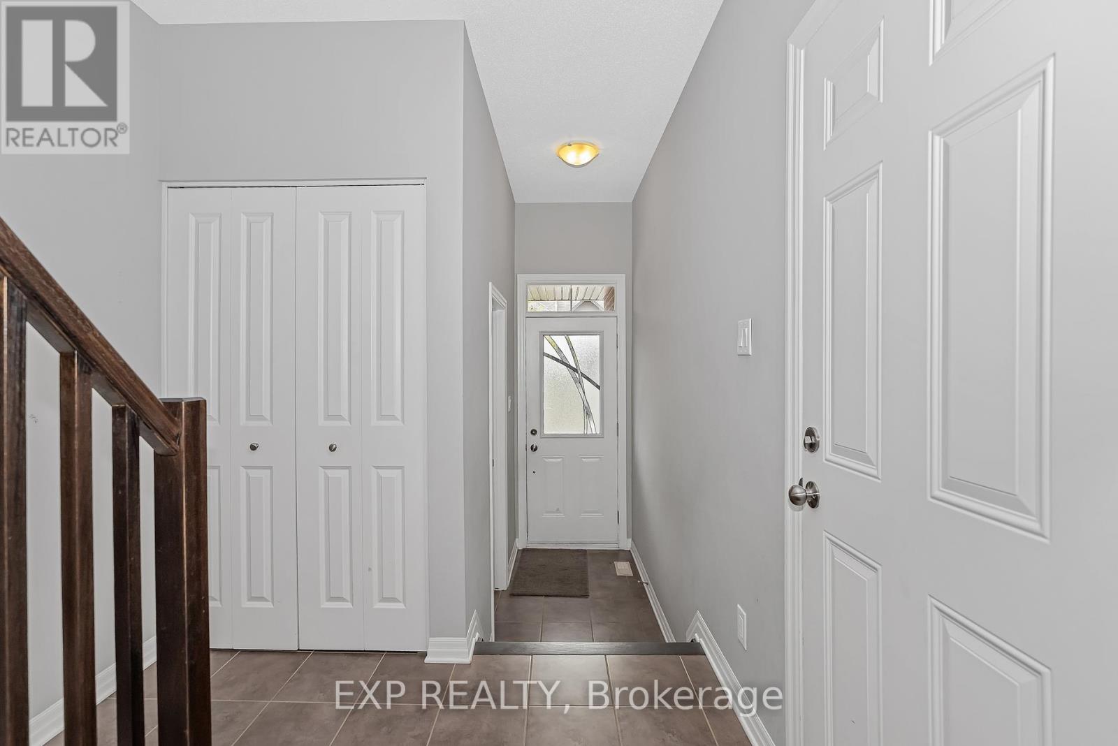 503 Knotridge Street N, Ottawa, Ontario  K1W 0A8 - Photo 3 - X12406102