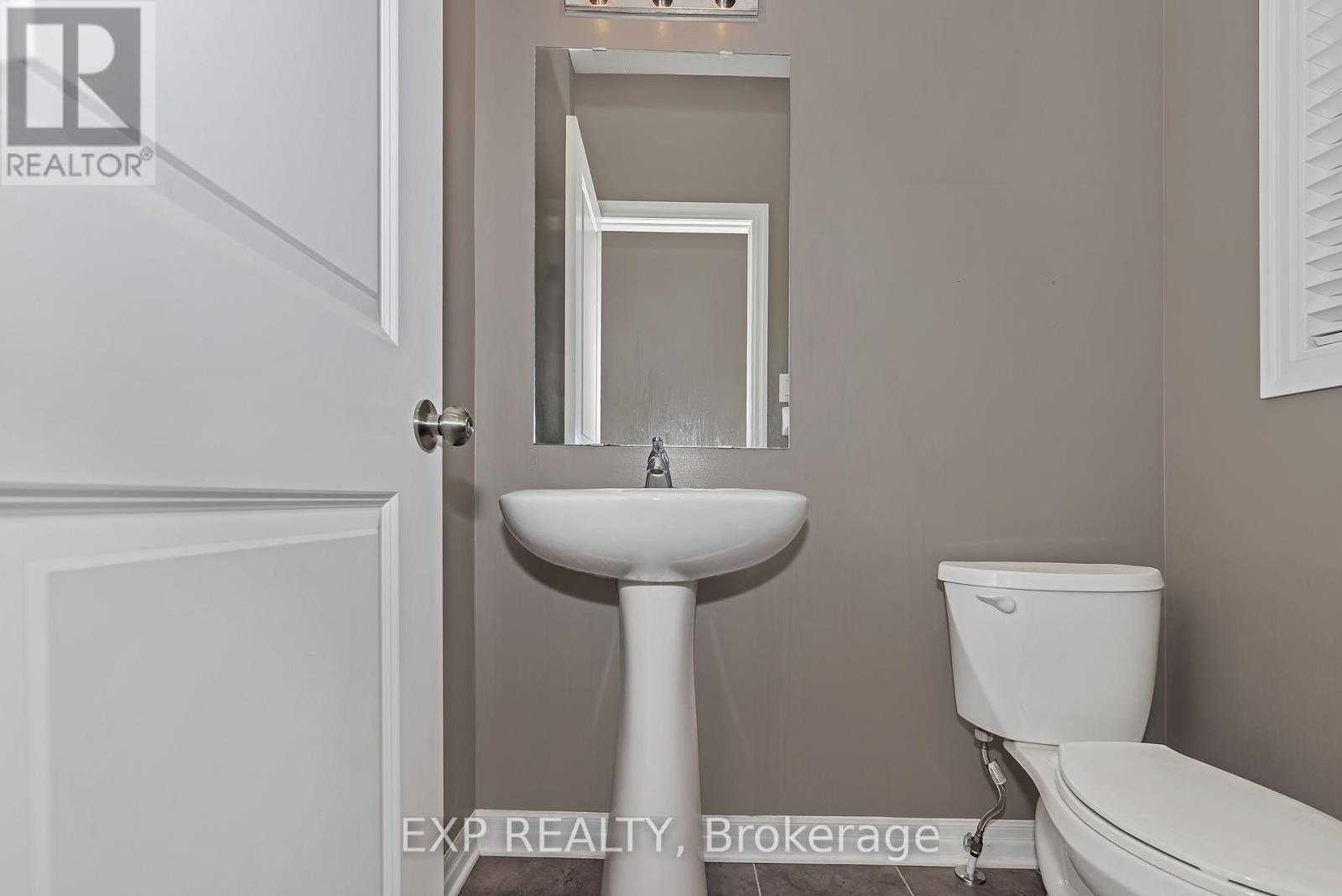 503 Knotridge Street N, Ottawa, Ontario  K1W 0A8 - Photo 4 - X12406102