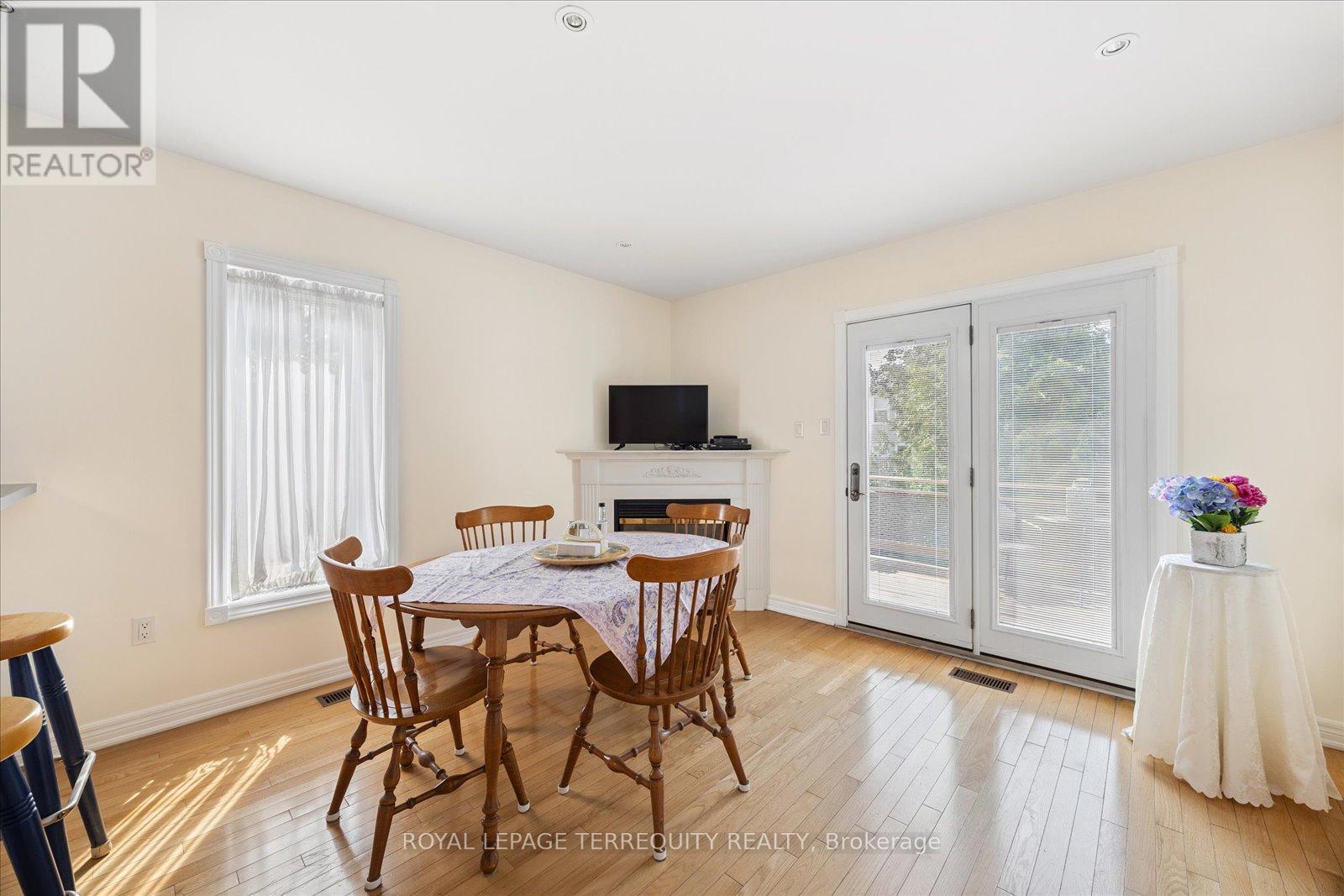 15 Waring Avenue, Whitby, Ontario  L1M 1G4 - Photo 14 - E12405894