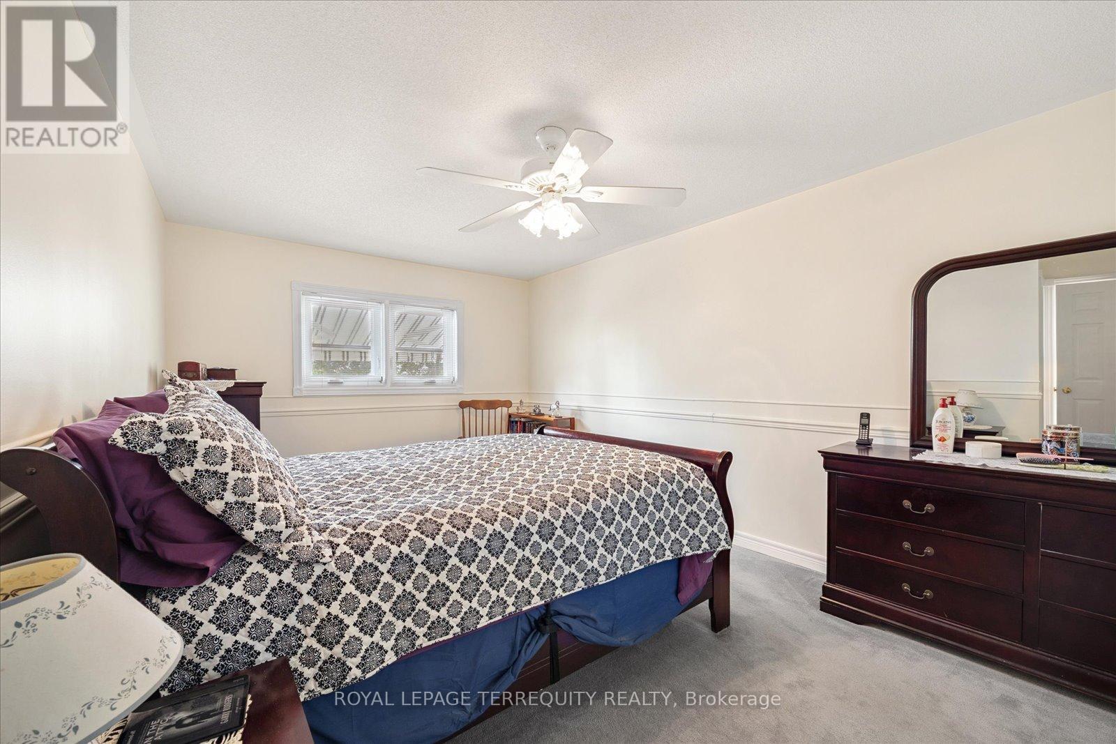 15 Waring Avenue, Whitby, Ontario  L1M 1G4 - Photo 16 - E12405894
