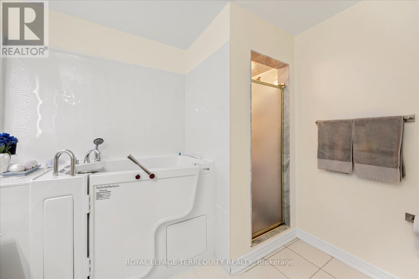15 Waring Avenue, Whitby, Ontario  L1M 1G4 - Photo 19 - E12405894