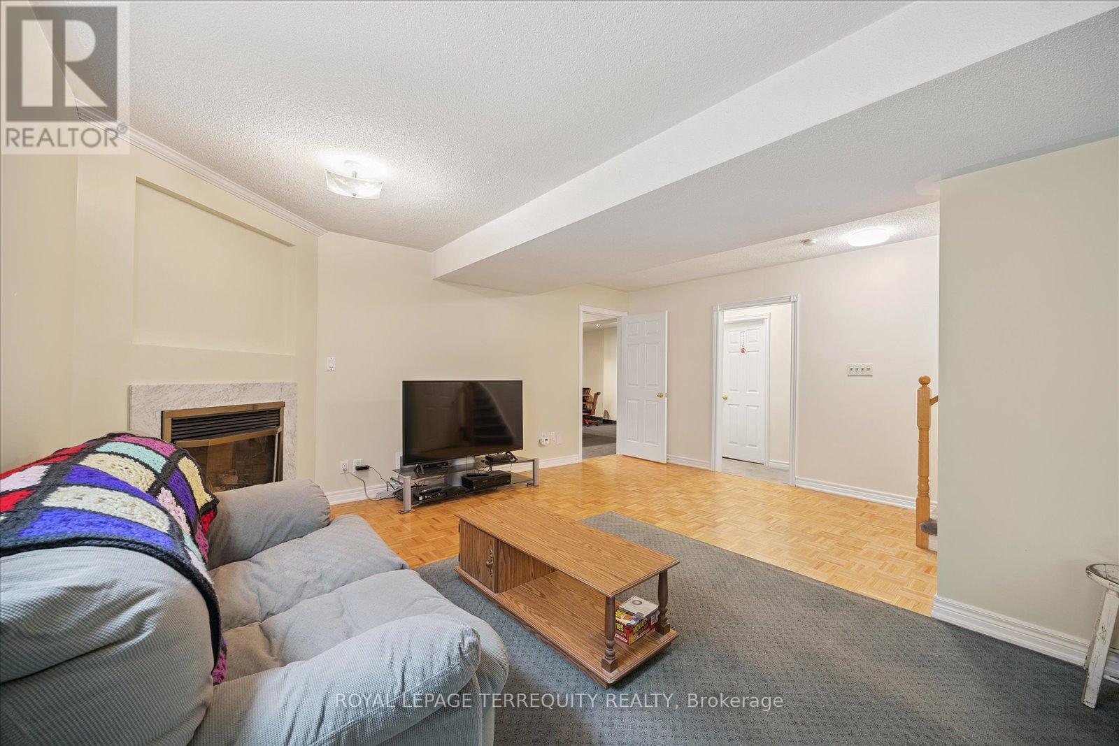 15 Waring Avenue, Whitby, Ontario  L1M 1G4 - Photo 26 - E12405894