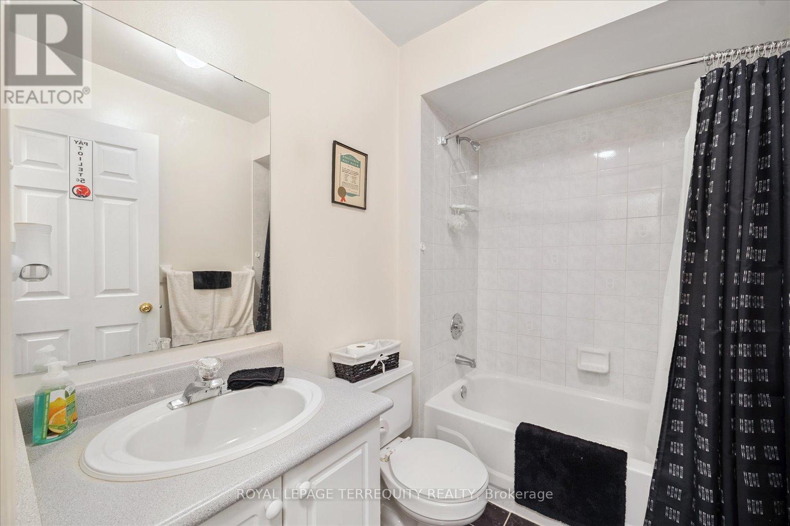 15 Waring Avenue, Whitby, Ontario  L1M 1G4 - Photo 33 - E12405894