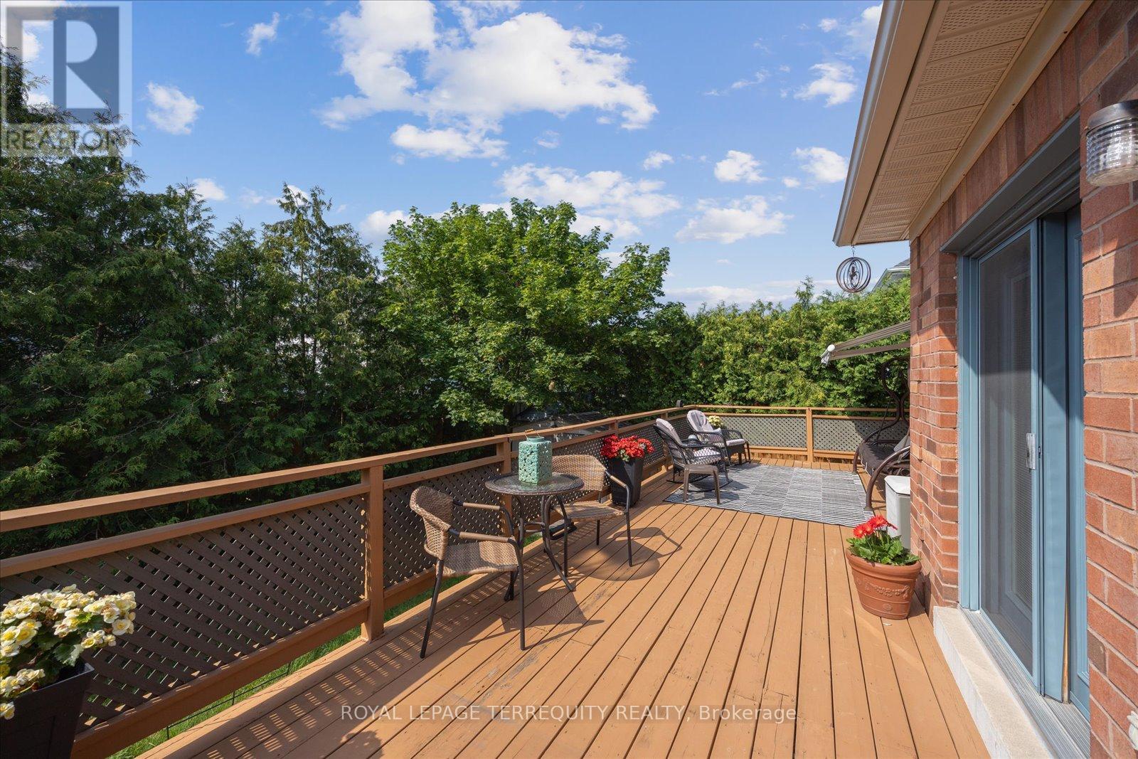 15 Waring Avenue, Whitby, Ontario  L1M 1G4 - Photo 36 - E12405894